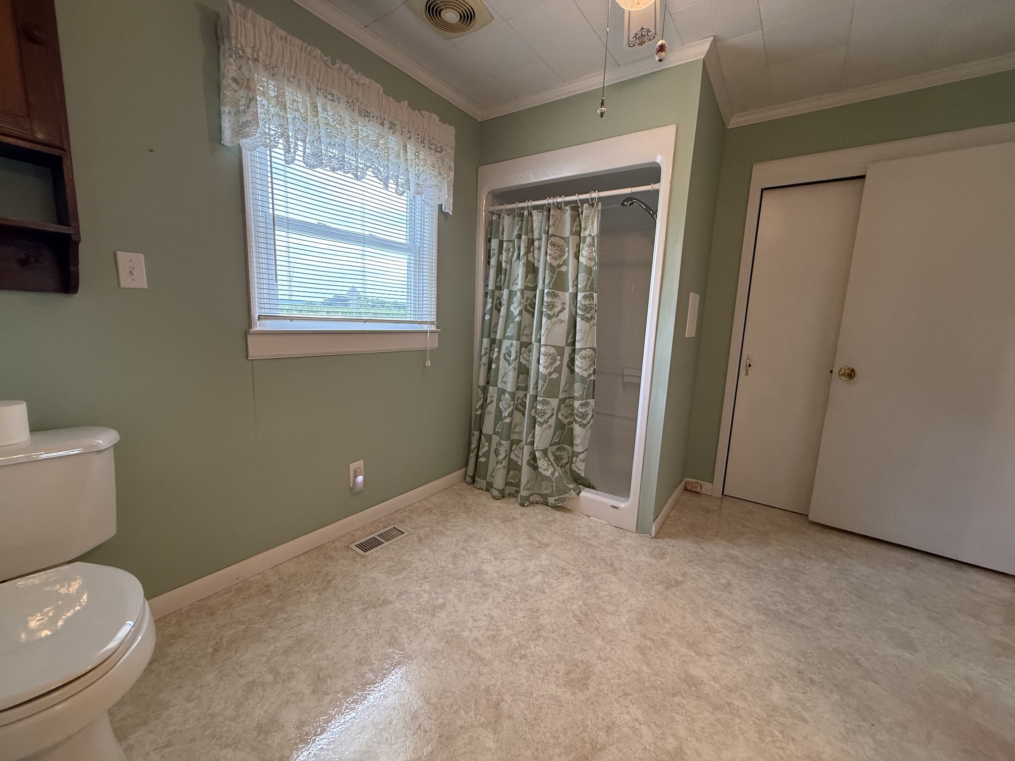 2971 Monroe Floyd Road Decherd, TN 37324 - Photo 17 of 26 a view of an empty room with a window