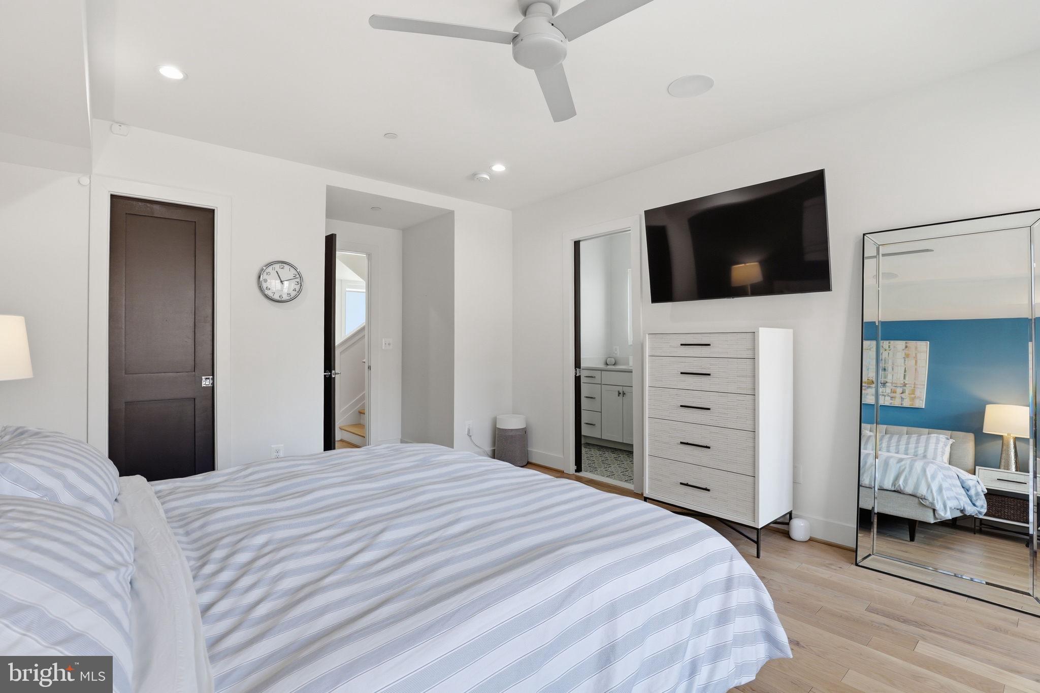 1007 O Street Northwest Washington, DC 20001 - Photo 32 of 51 Primary suite with walk in closet