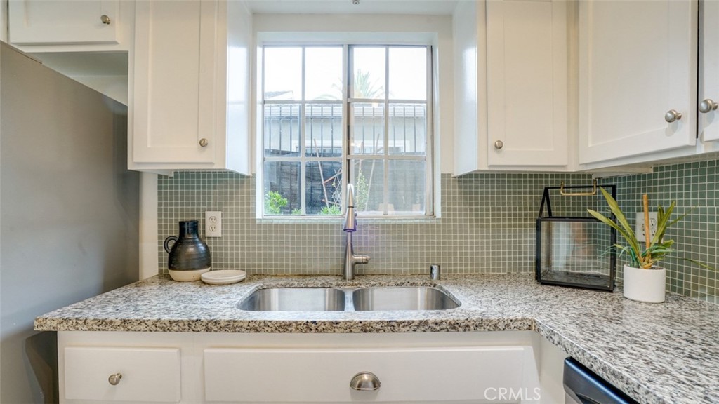 305 East Valencia Avenue, Unit R Burbank, CA 91502 - Photo 7 of 21