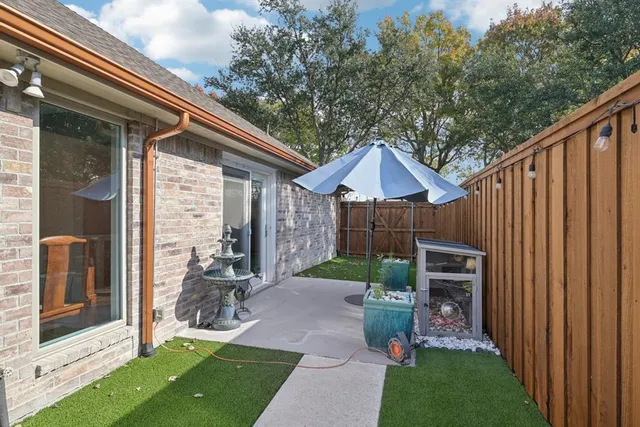 a view of a house with backyard and porch