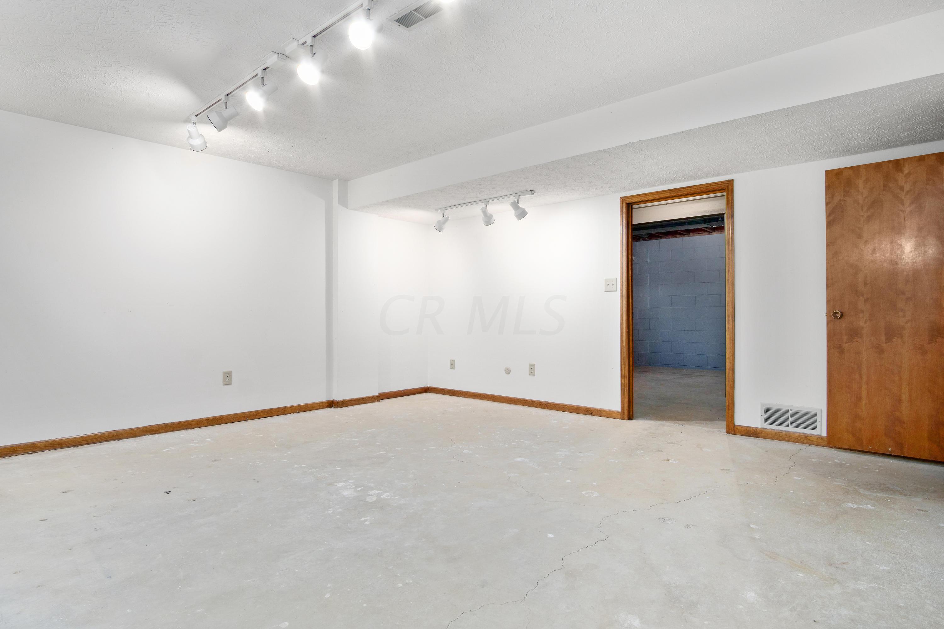 5255 Ruthton Road, Unit 61 Columbus, OH 43220 - Photo 14 of 24 Gallery Image 14