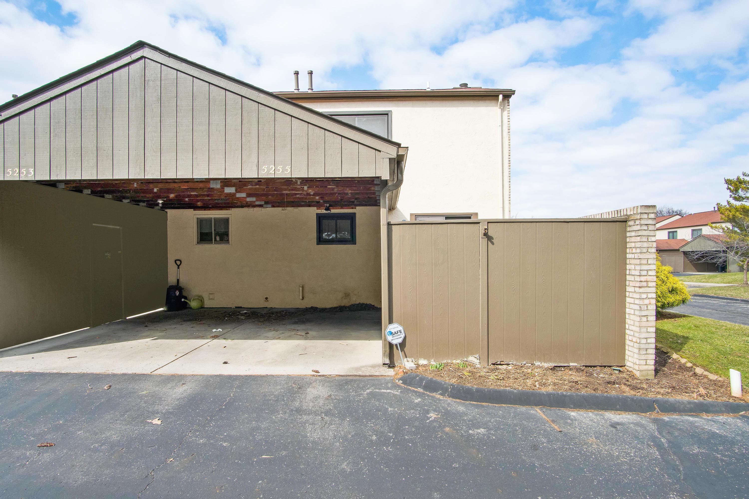 5255 Ruthton Road, Unit 61 Columbus, OH 43220 - Photo 3 of 24 Gallery Image 3