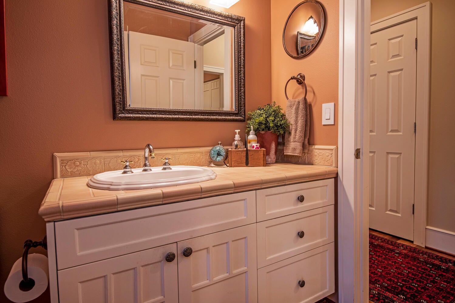 69950 Cowboy Jones Road Sisters, OR 97759 - Photo 23 of 57 Full Hall Bath