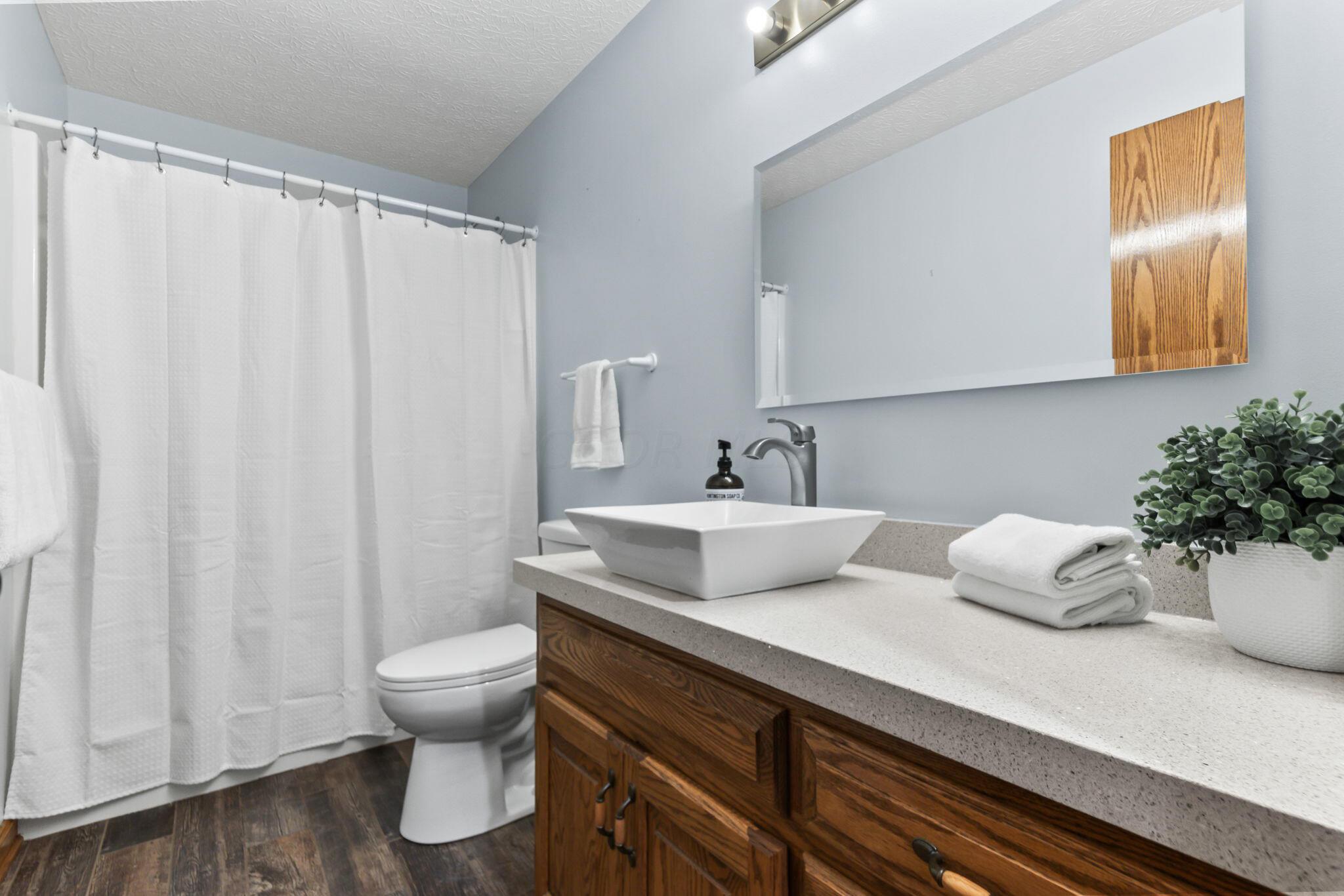 3781 Panhandle Road Delaware, OH 43015 - Photo 17 of 31 Full Bathroom