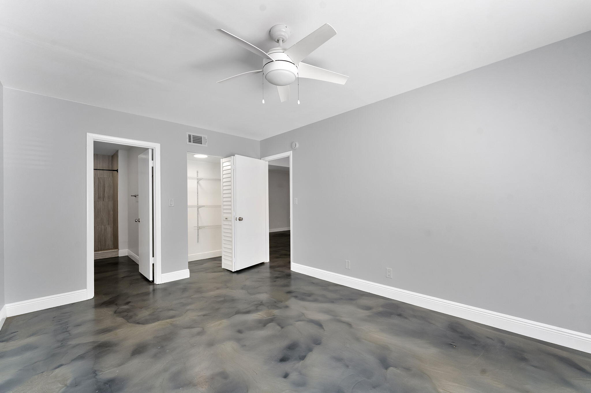 470 Northwest 20th Street, Unit 3070 Boca Raton, FL 33431 - Photo 6 of 22 an empty room with a ceiling fan and bathroom