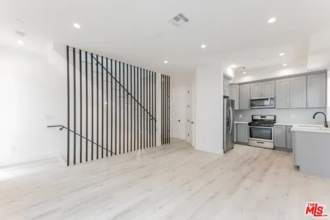 $3,208 | 1238 1/2 North Beachwood Drive, Los Angeles, CA 90038