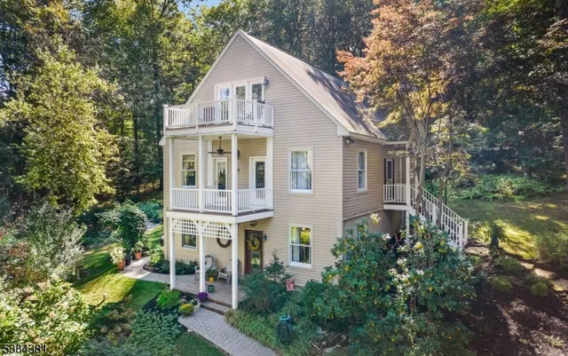 a view of a yard in front of house