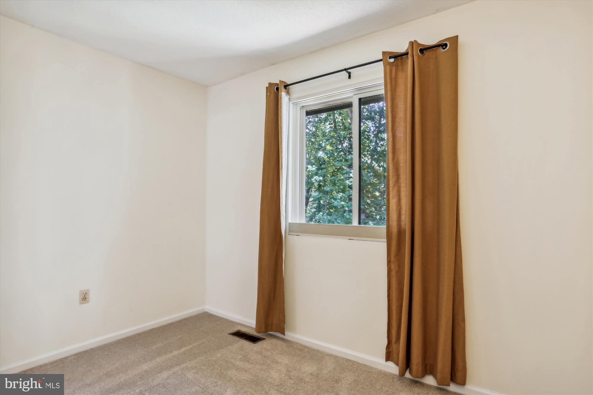 2301 Glade Bank Way Reston, VA 20191 - Photo 35 of 49 Bedroom