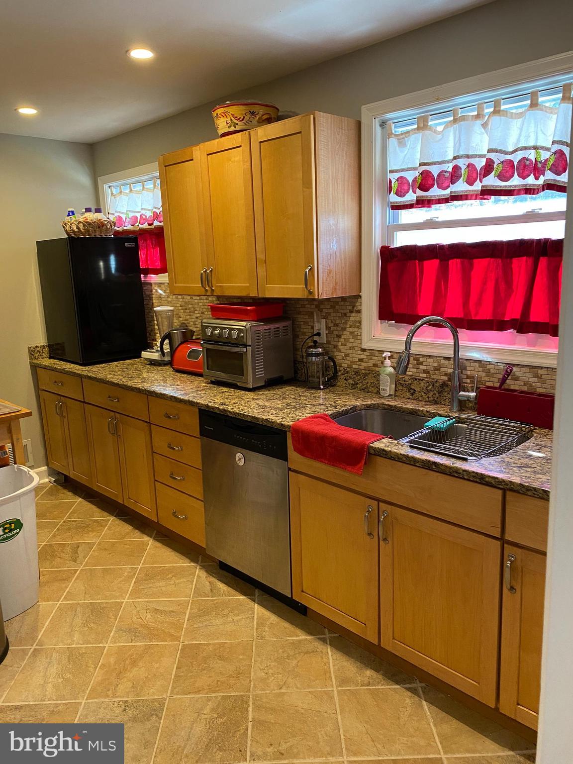 1401 Glendale Road Baltimore, MD 21239 - Photo 2 of 16 Kitchen