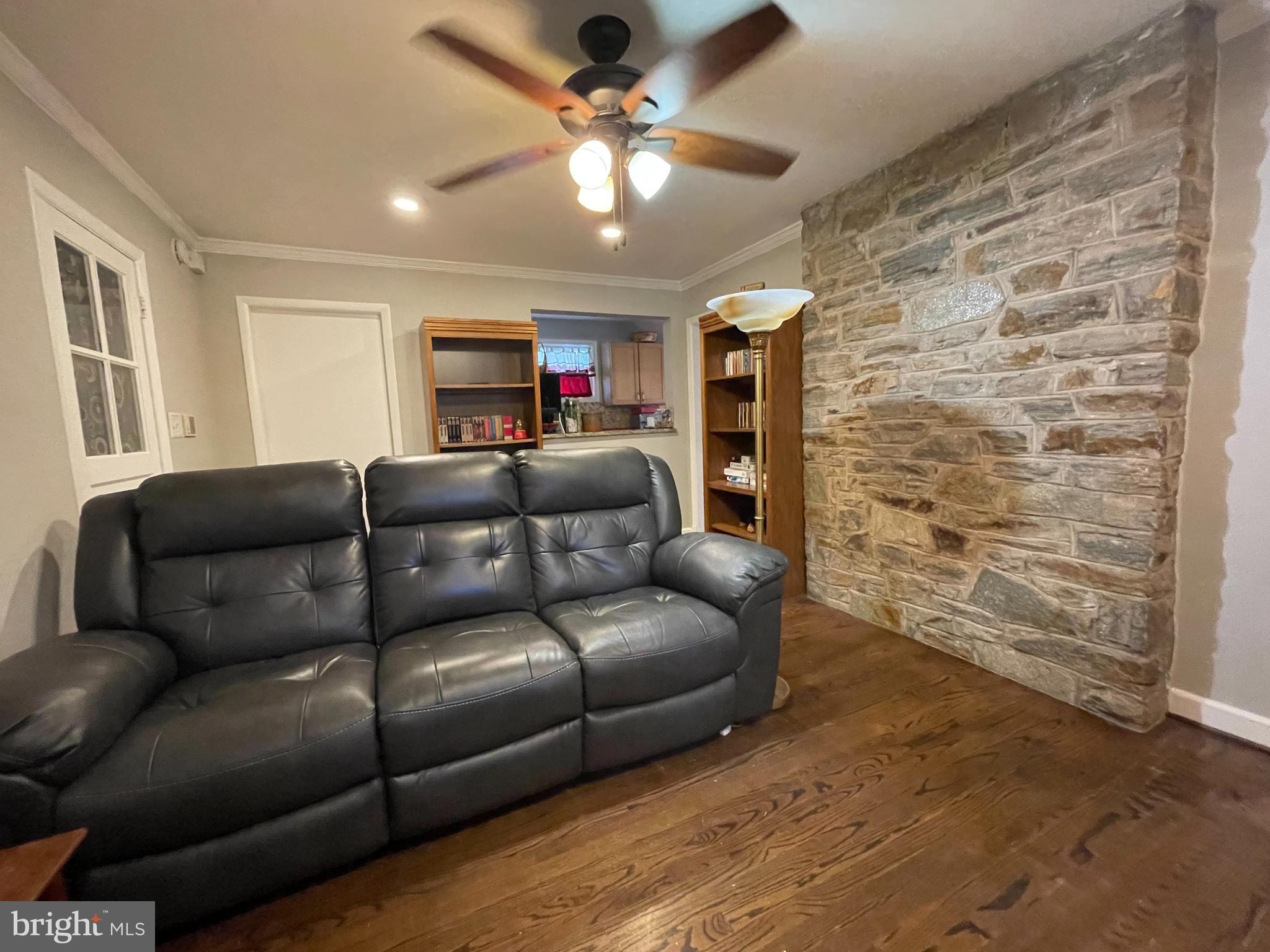 1401 Glendale Road Baltimore, MD 21239 - Photo 6 of 16 Family Room