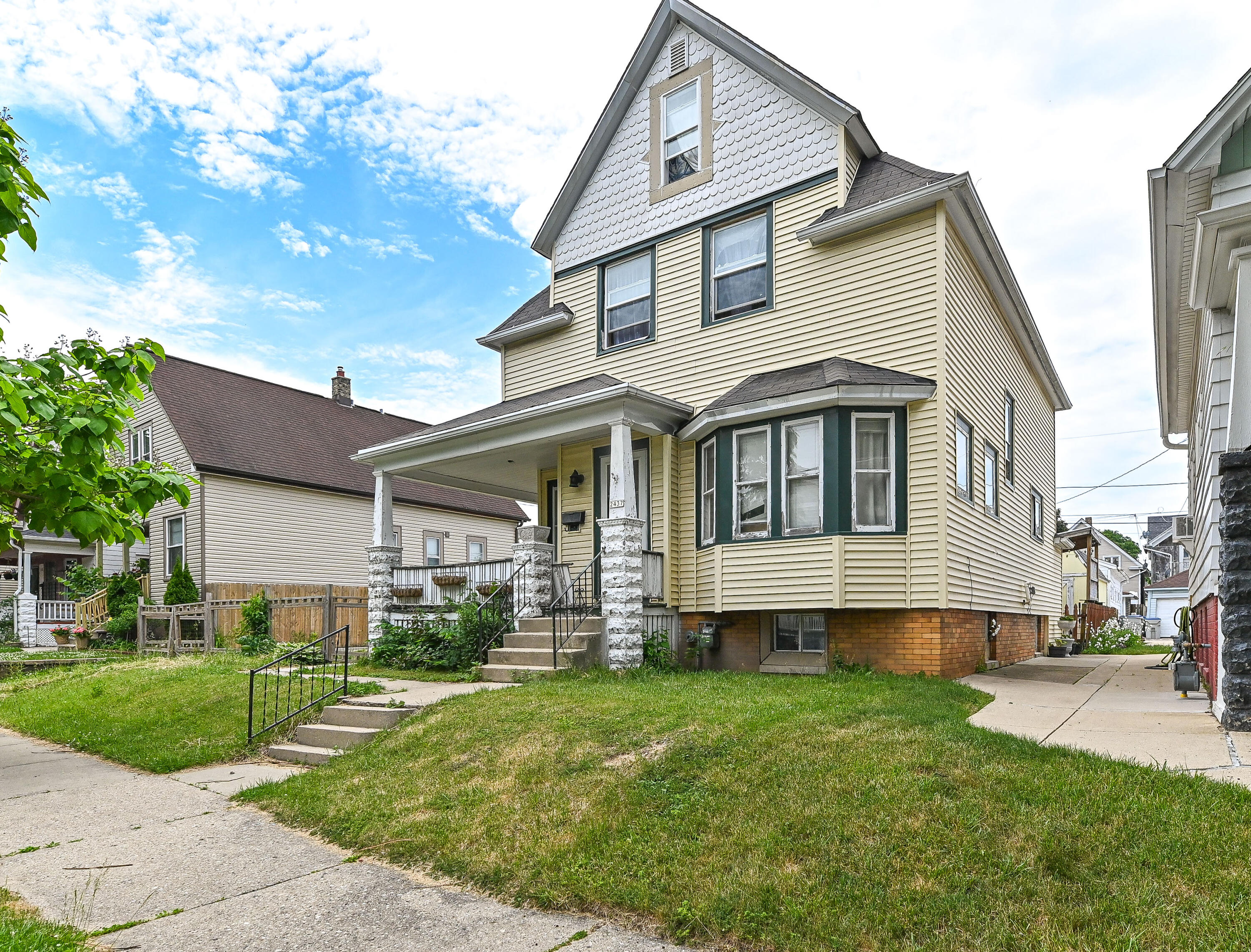 2437 South 29th Street Milwaukee, WI 53215 - Photo 21 of 28 Exterior