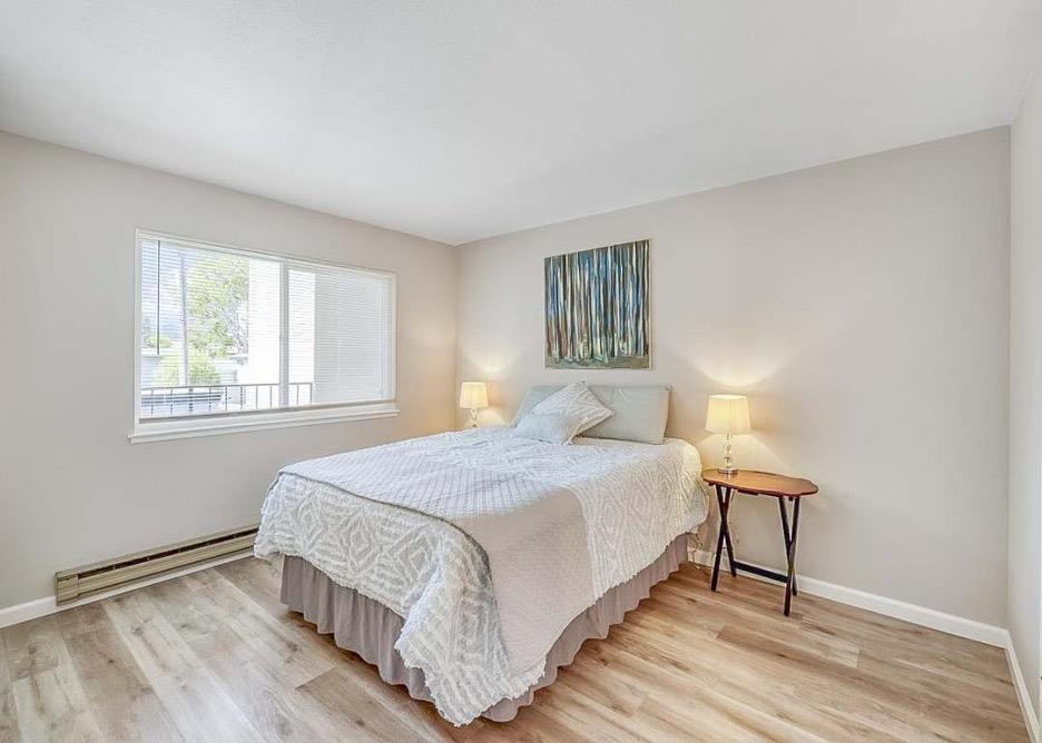 815 Balboa Avenue, Unit 206 Capitola, CA 95010 - Photo 5 of 6 a bedroom with a bed and a window