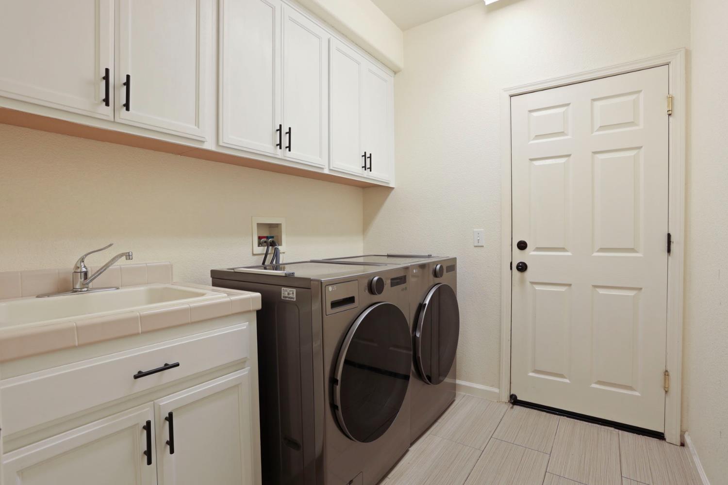 3604 Hillglen Avenue Modesto, CA 95355 - Photo 33 of 56 a utility room with dryer and washer