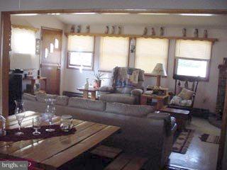 5 Grasspond Road Levittown, PA 19057 - Photo 4 of 6 Gallery Image 4