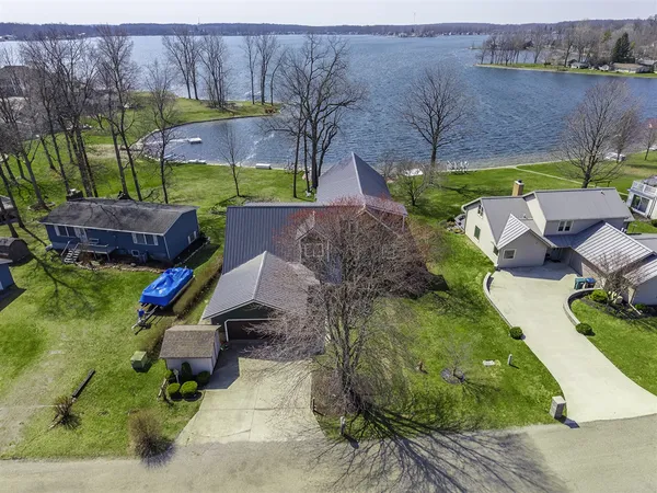 $979,900 | 1064 Bayview Drive, Coldwater, MI 49036