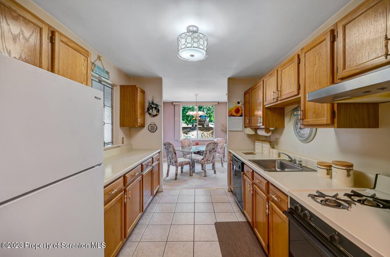 1208 Summit Pointe Scranton, PA 18508 - Photo 15 of 40