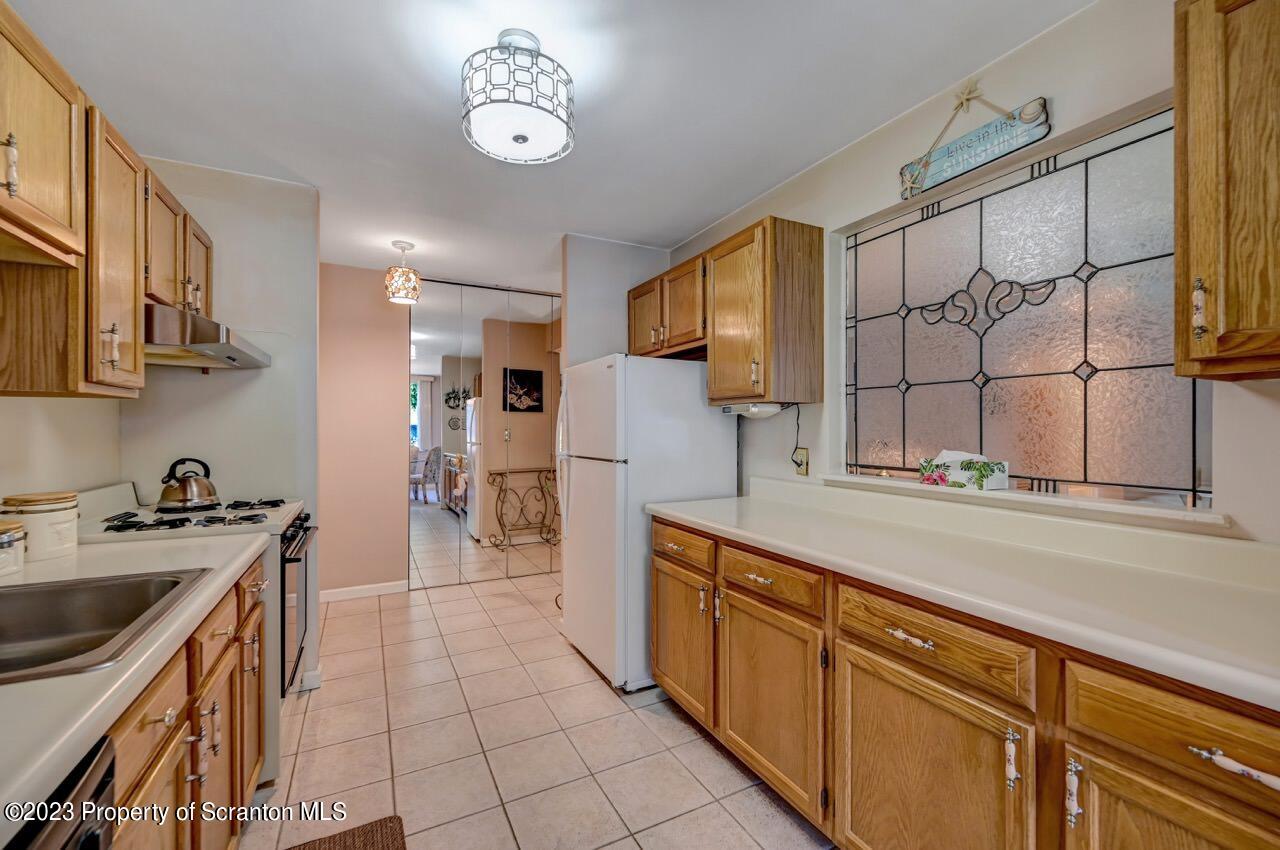 1208 Summit Pointe Scranton, PA 18508 - Photo 18 of 40