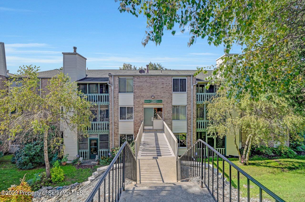 1208 Summit Pointe Scranton, PA 18508 - Photo 2 of 40