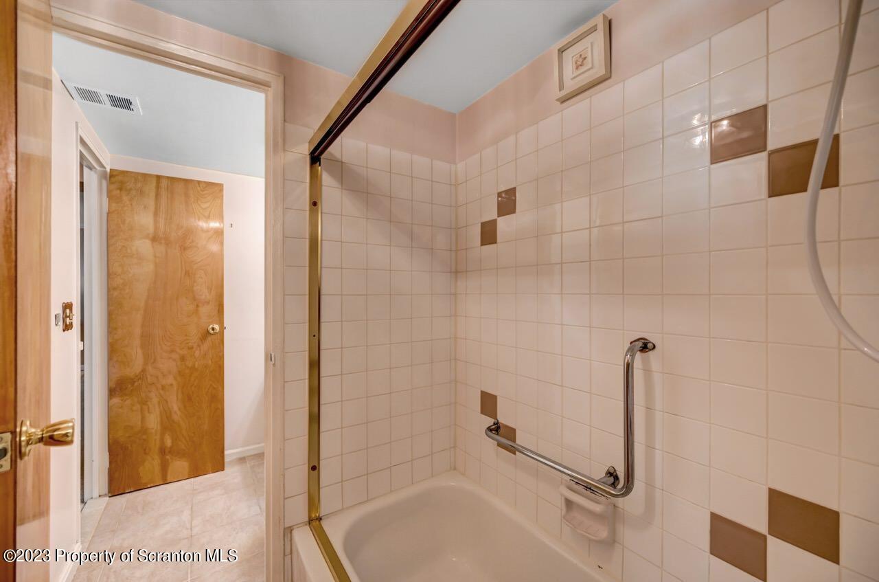 1208 Summit Pointe Scranton, PA 18508 - Photo 36 of 40