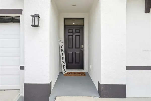 a view of an entryway with livingroom