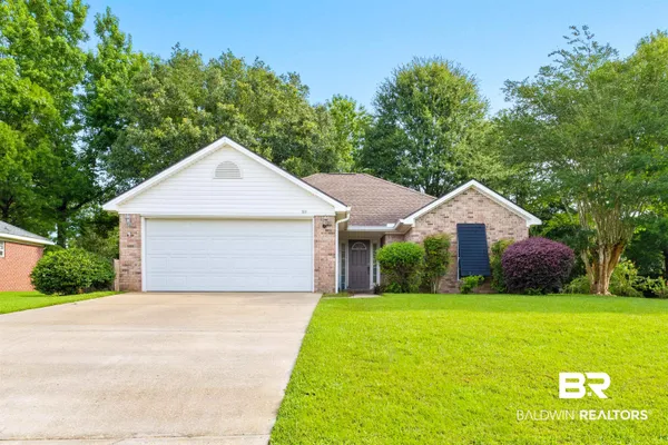 $300,000 | 122 Oakwood Avenue, Fairhope, AL 36532