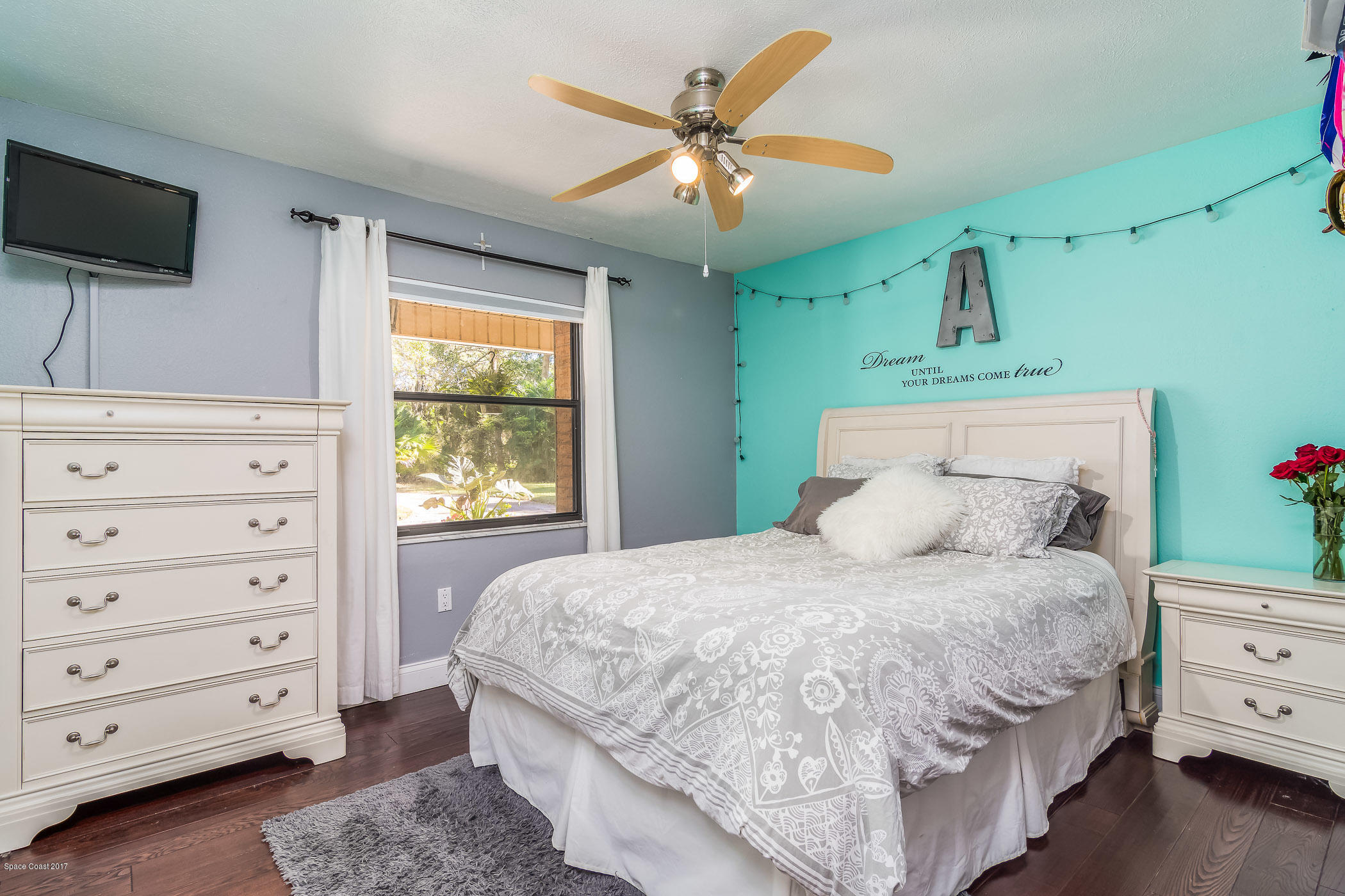 2500 Turtle Mound Road Melbourne, FL 32934 - Photo 25 of 43 Large Guest Room 1