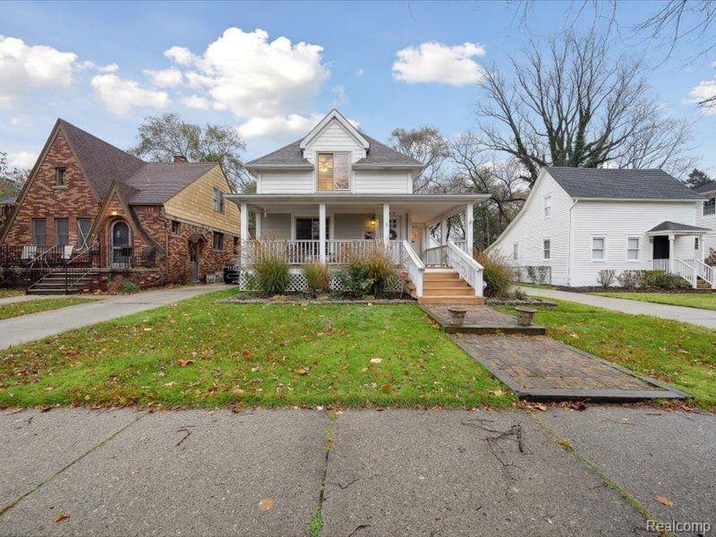 866 Rivard Boulevard Grosse Pointe, MI 48230 - Photo 3 of 53