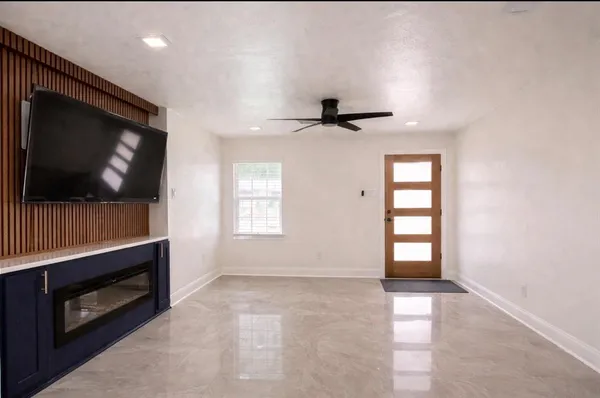 $2,375 | 1002 Royal Drive, Kaufman, TX 75142