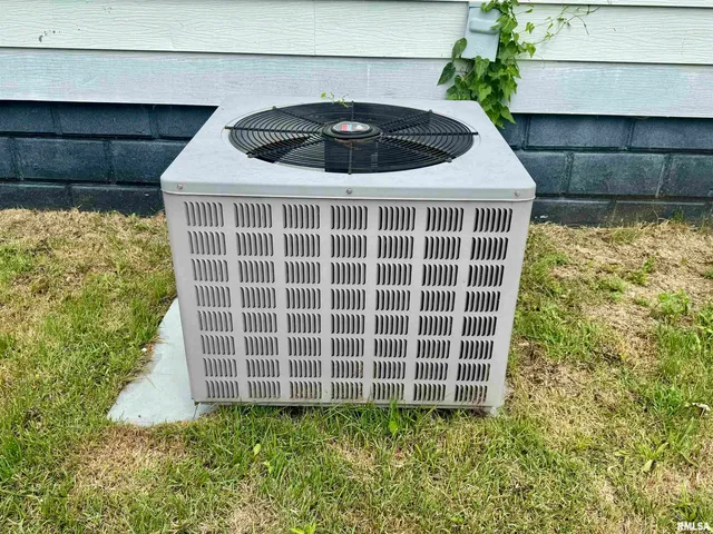 $43,500 | 906 East Locust Street, Canton, IL 61520