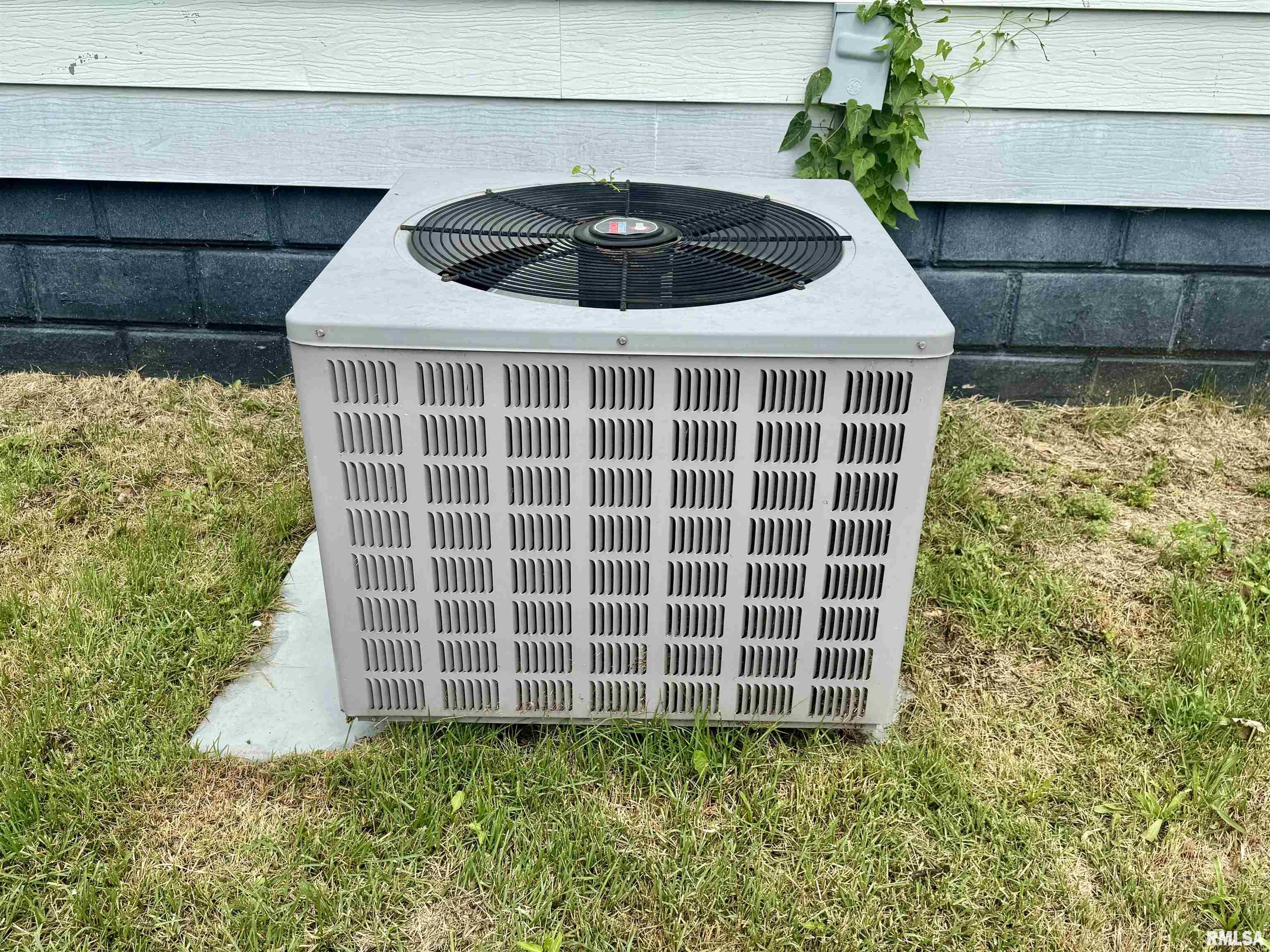 906 East Locust Street Canton, IL 61520 - Photo 16 of 16