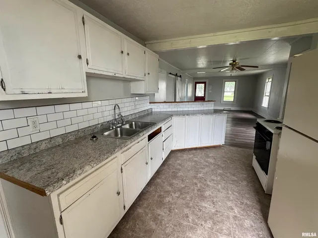 $43,500 | 906 East Locust Street, Canton, IL 61520