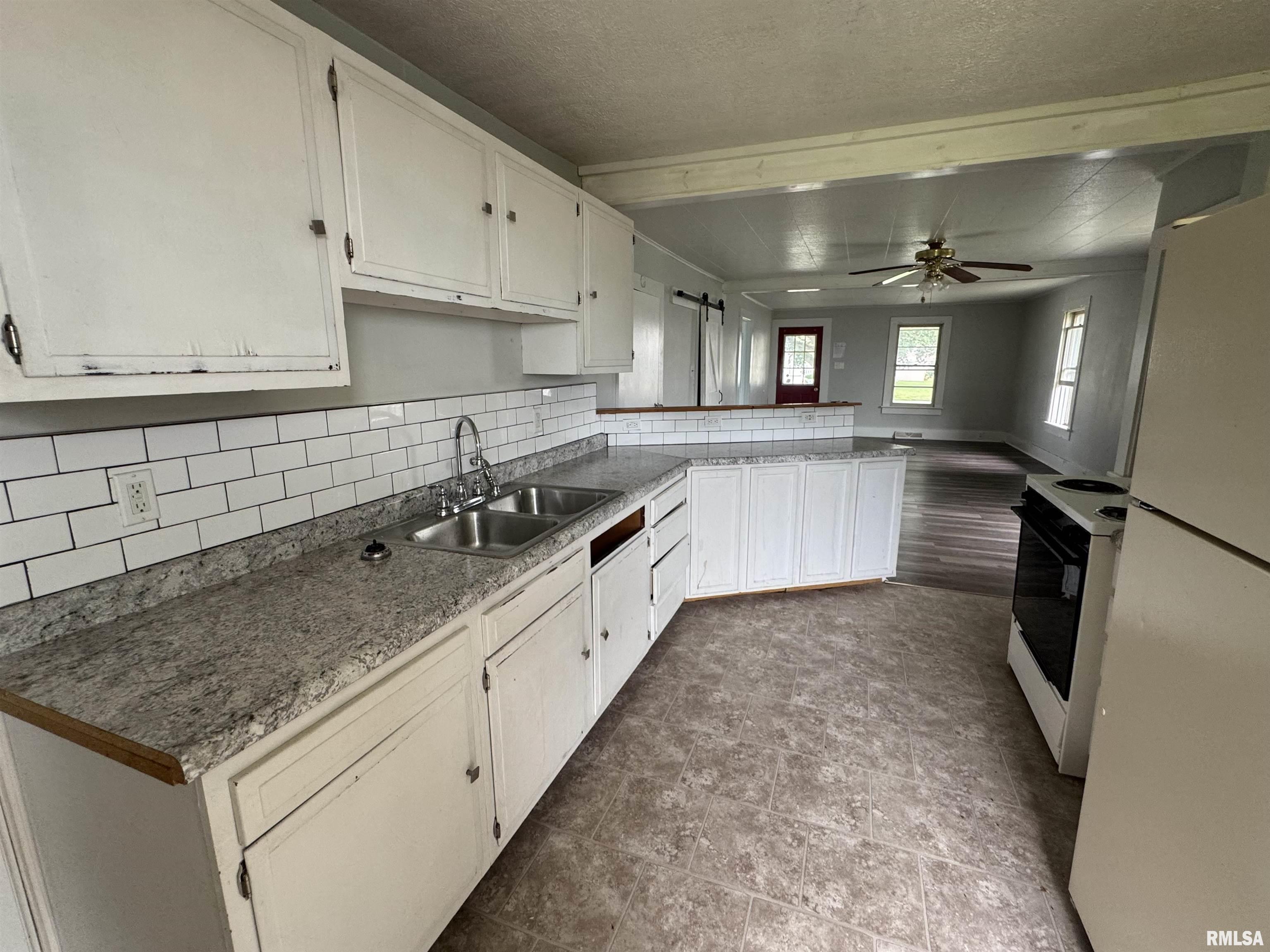 906 East Locust Street Canton, IL 61520 - Photo 6 of 16