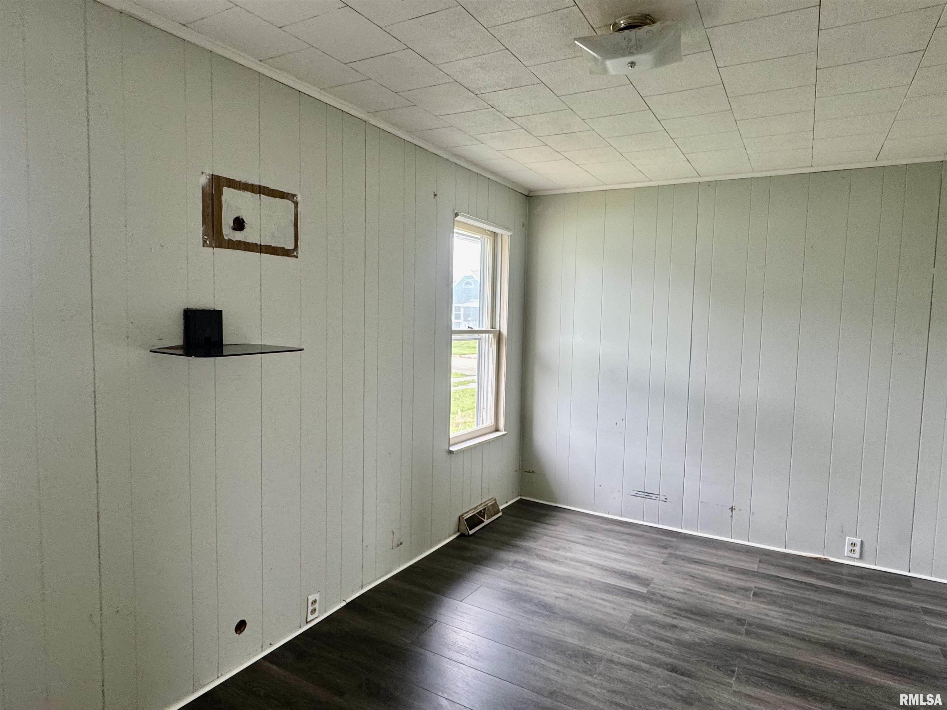 906 East Locust Street Canton, IL 61520 - Photo 8 of 16