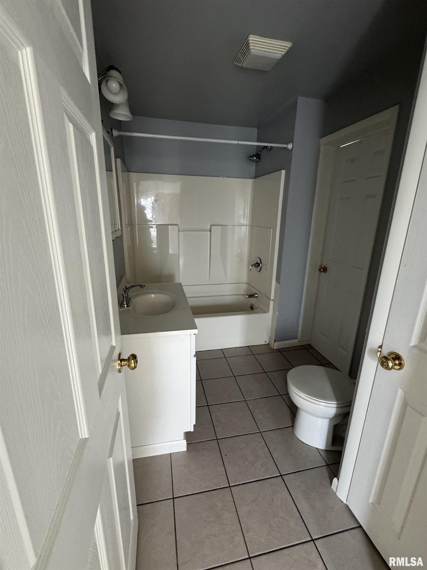 906 East Locust Street Canton, IL 61520 - Photo 9 of 16