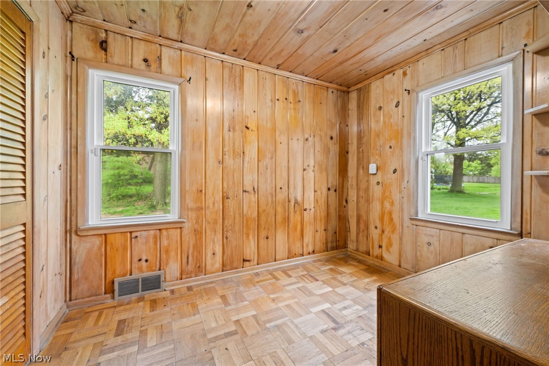6235 Hathaway Road Cleveland, OH 44125 - Photo 20 of 43 Gallery Image 20