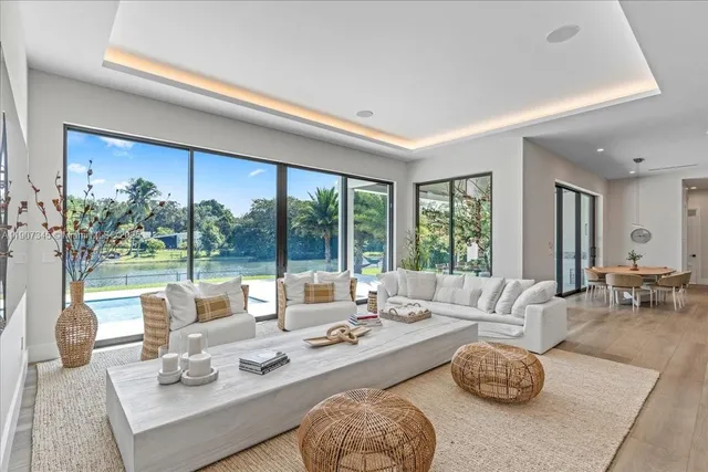 $5,500,000 | 11907 Southwest 70th Avenue, Pinecrest, FL 33156