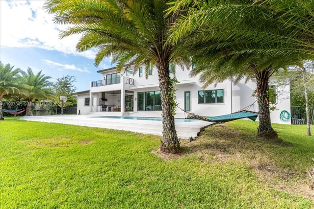 $5,500,000 | 11907 Southwest 70th Avenue, Pinecrest, FL 33156