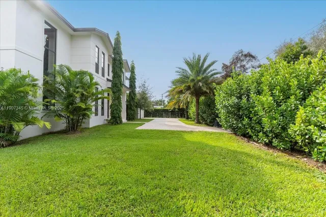 $5,500,000 | 11907 Southwest 70th Avenue, Pinecrest, FL 33156