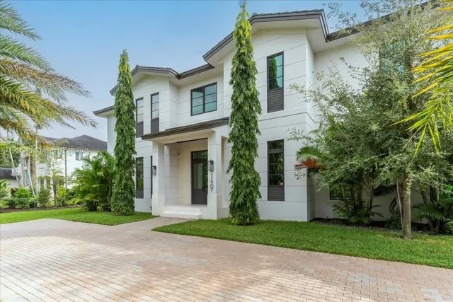 $5,500,000 | 11907 Southwest 70th Avenue, Pinecrest, FL 33156