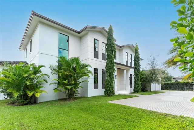 $5,500,000 | 11907 Southwest 70th Avenue, Pinecrest, FL 33156