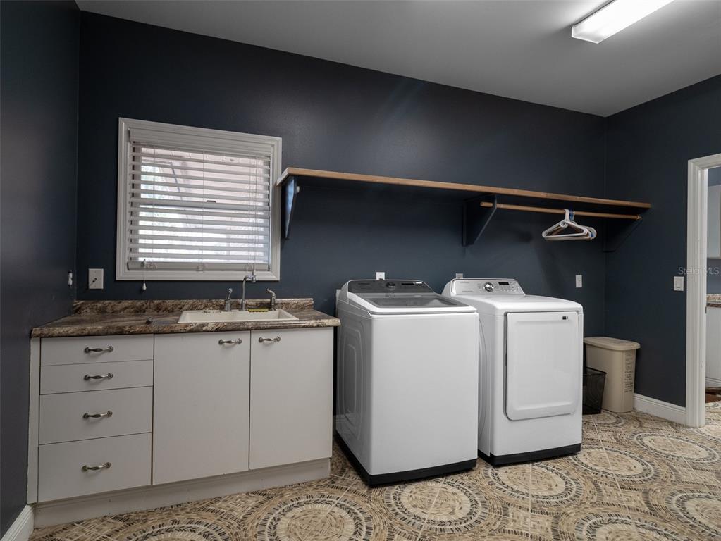 4986 Southwest 7th Avenue Road Ocala, FL 34471 - Photo 24 of 39 a utility room with dryer and washer