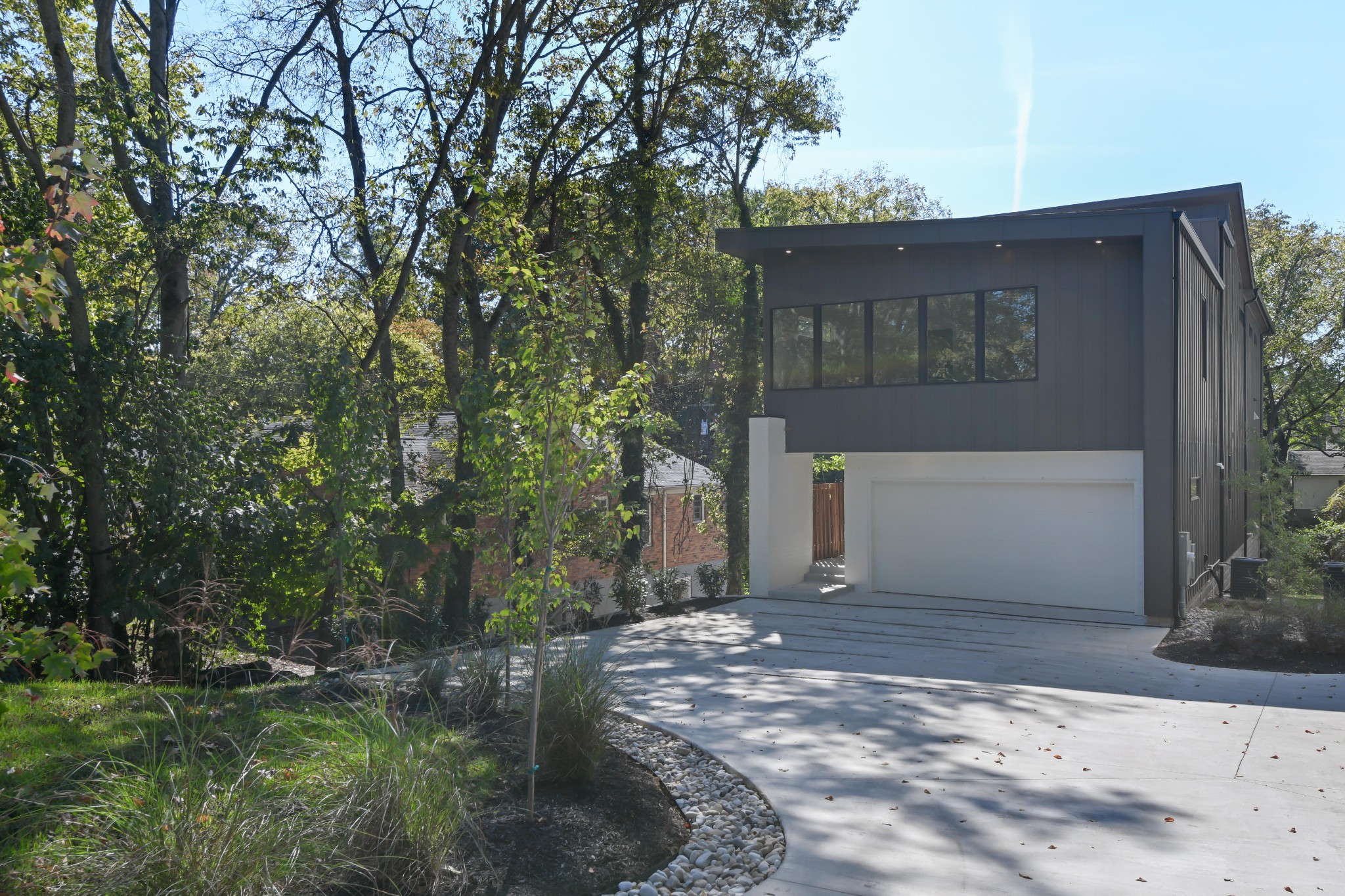 3707 A Woodmont Boulevard Nashville, TN 37215 - Photo 3 of 56 a front view of a house with a yard