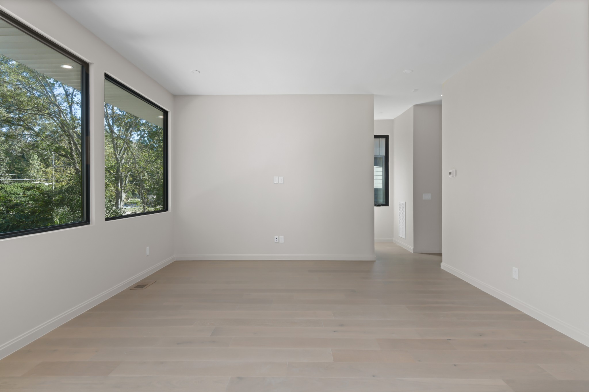 3707 A Woodmont Boulevard Nashville, TN 37215 - Photo 32 of 56 an empty room with a window