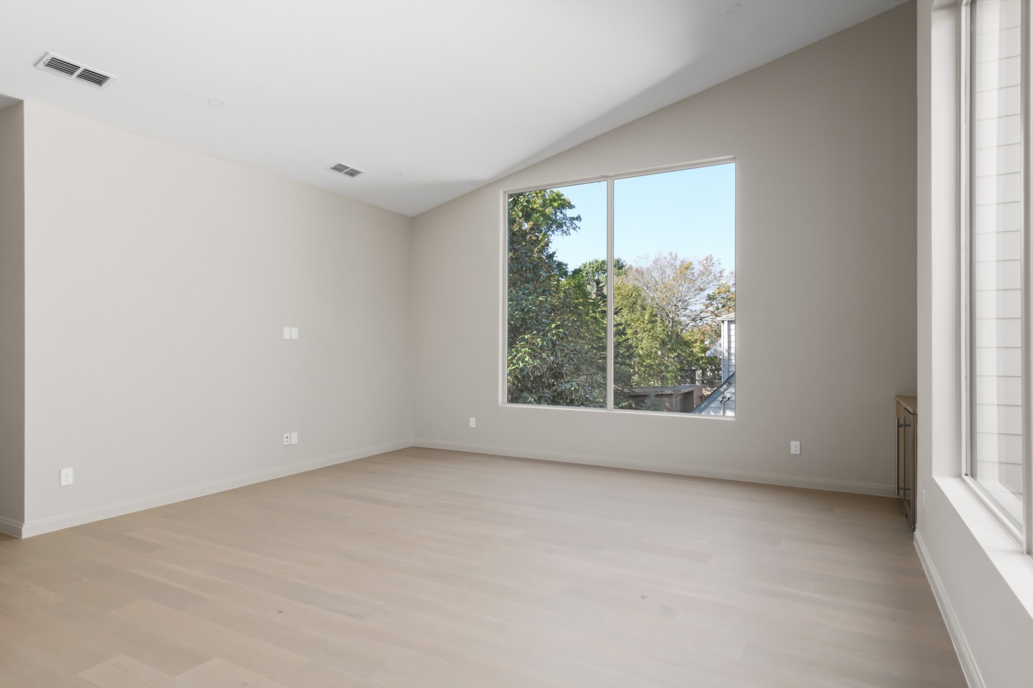 3707 A Woodmont Boulevard Nashville, TN 37215 - Photo 36 of 56 an empty room with windows
