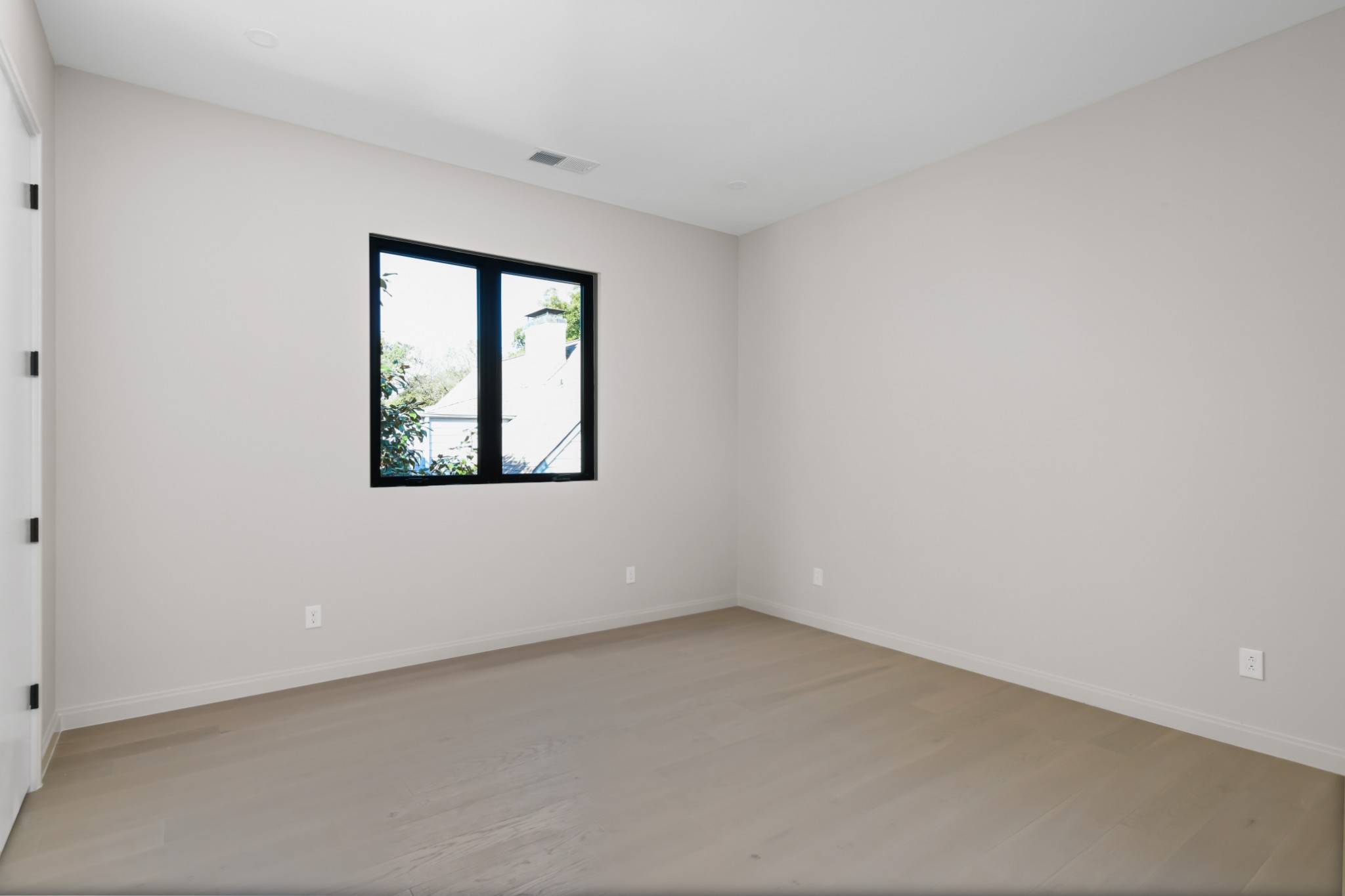 3707 A Woodmont Boulevard Nashville, TN 37215 - Photo 37 of 56 an empty room with a window