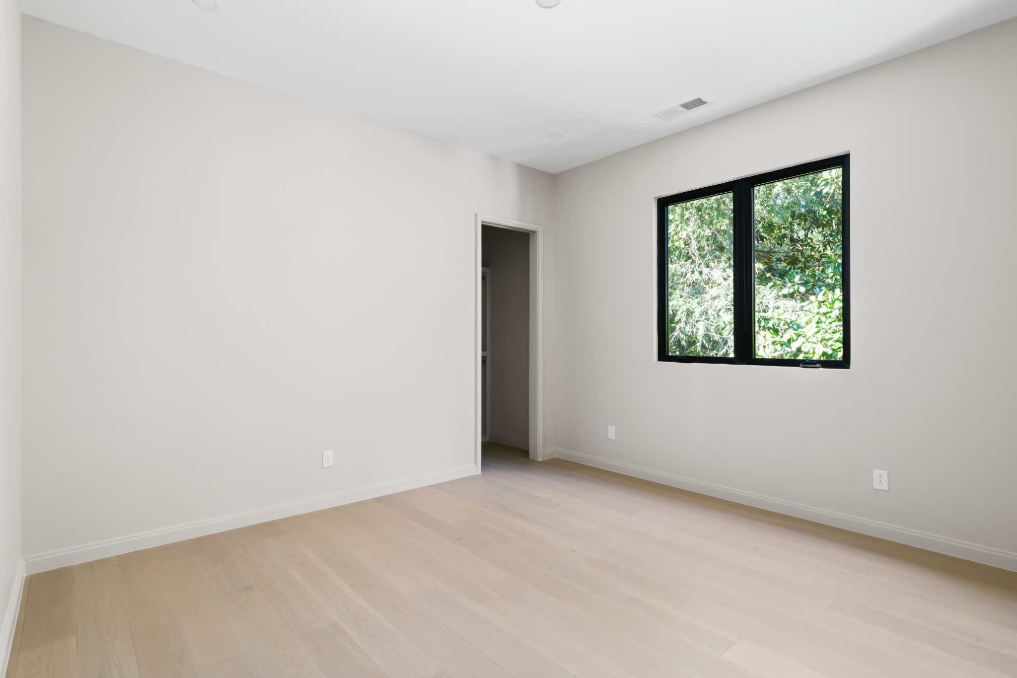 3707 A Woodmont Boulevard Nashville, TN 37215 - Photo 38 of 56 an empty room with a window