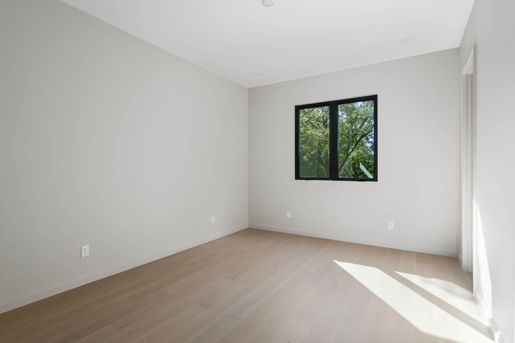 3707 A Woodmont Boulevard Nashville, TN 37215 - Photo 39 of 56 an empty room with a window