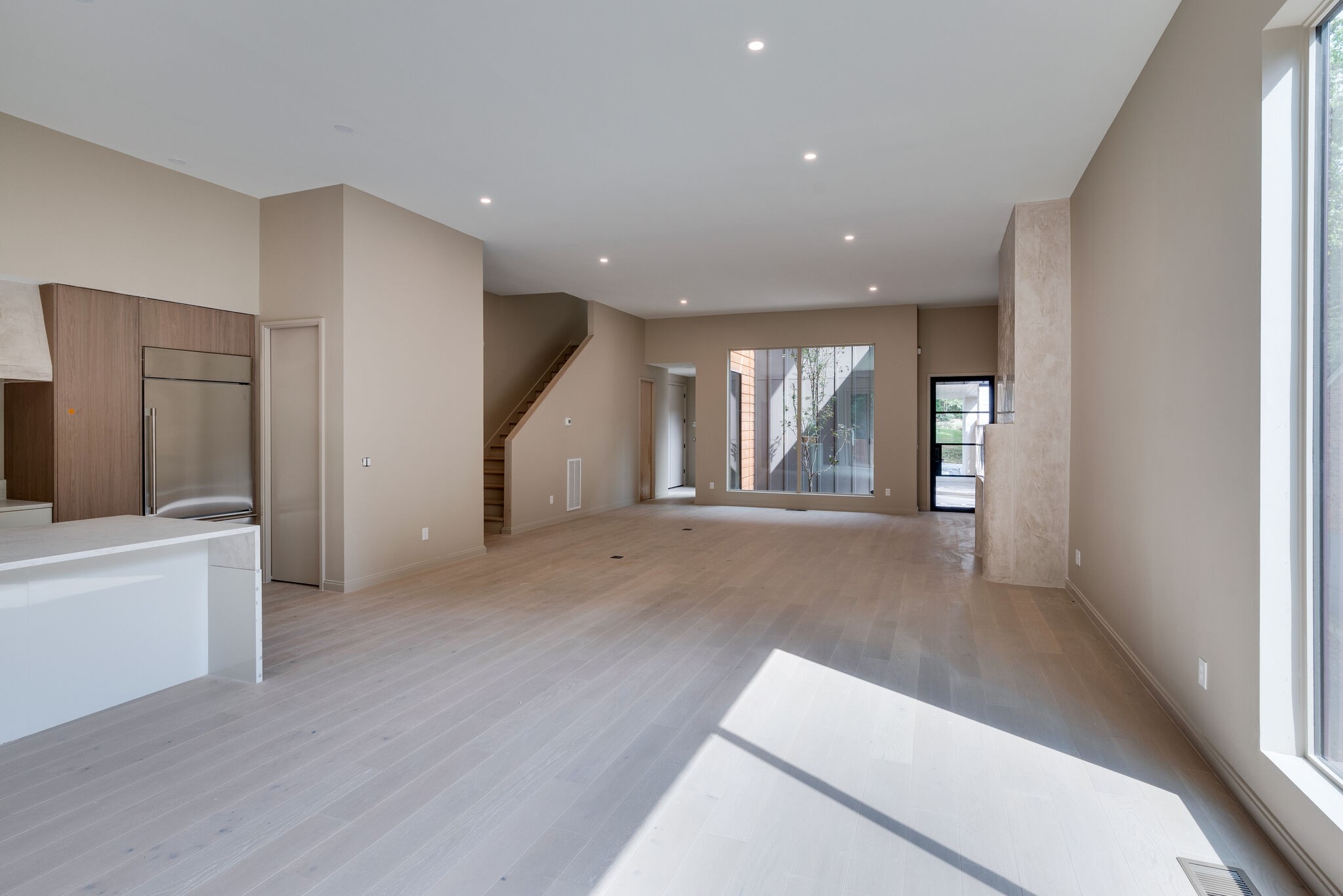 3707 A Woodmont Boulevard Nashville, TN 37215 - Photo 51 of 56 a view of an empty room with a window