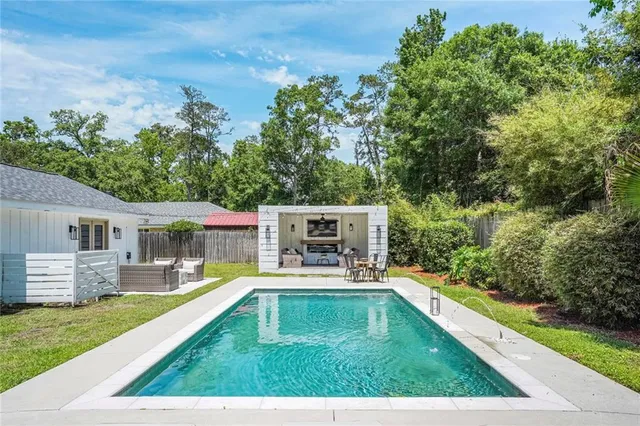 $560,000 | 655 Barbara Place, Mandeville, LA 70448