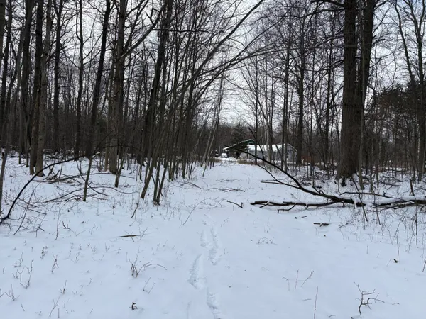 $600,000 | West Prairie Road, Midland, MI 48640